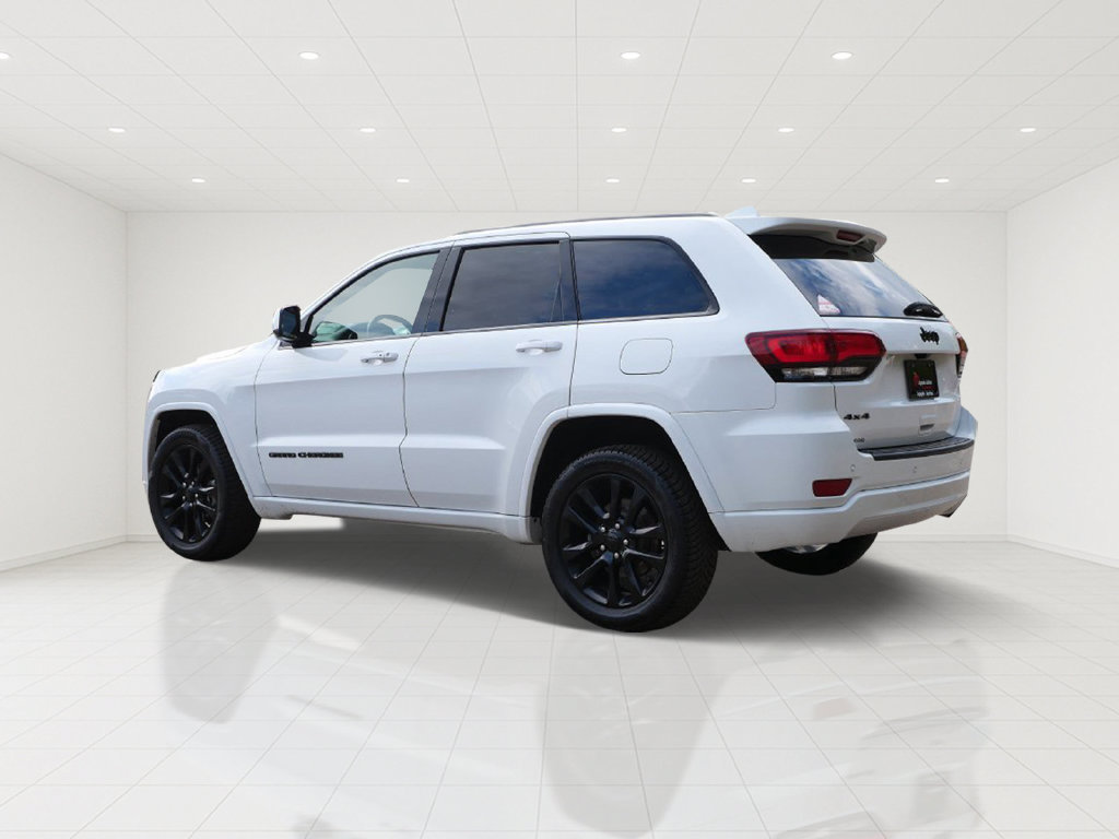 Used 2018 Jeep Grand Cherokee Altitude AWD/4WD image 4