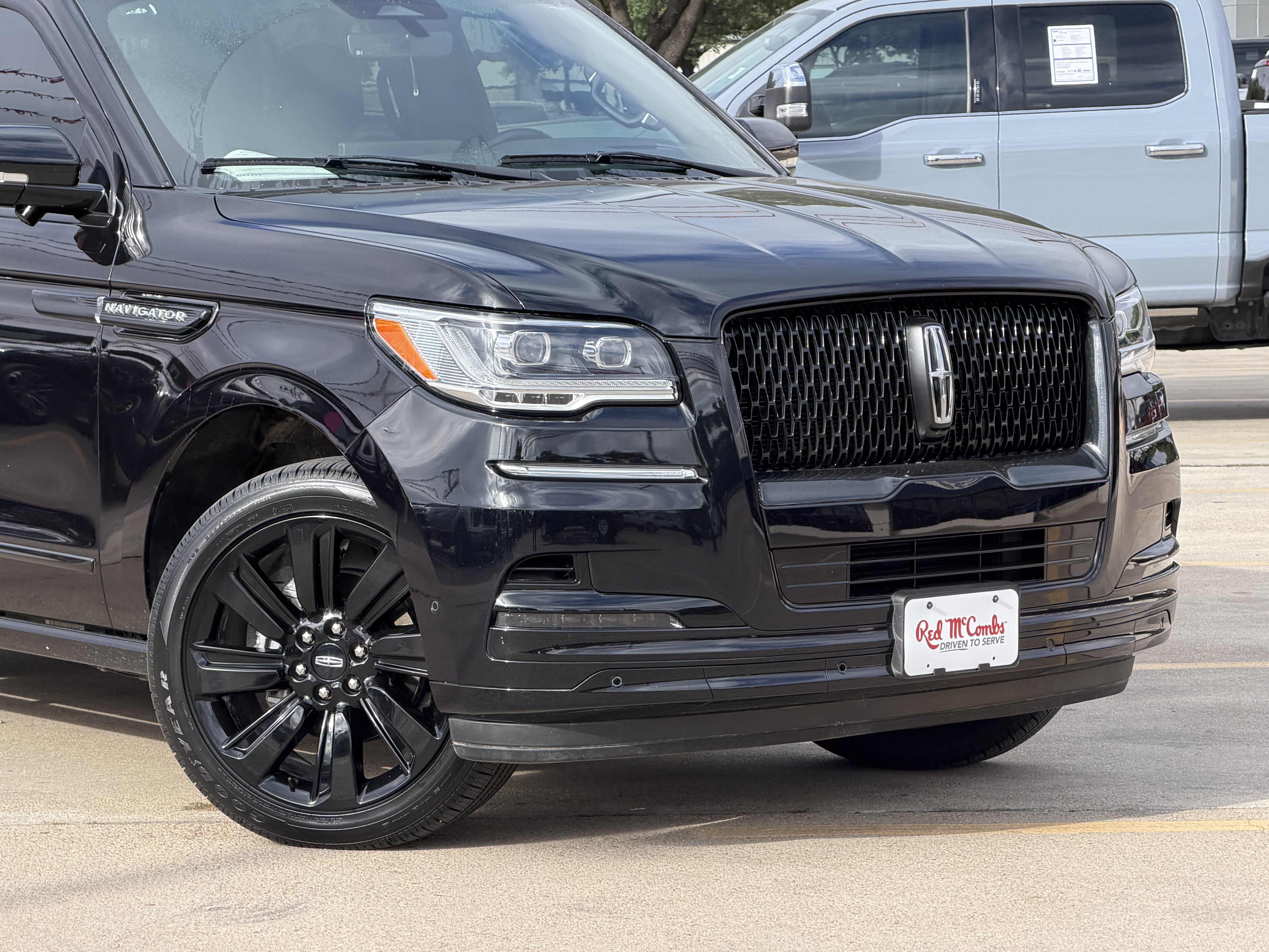 Used 2023 Lincoln Navigator Reserve AWD/4WD image 2