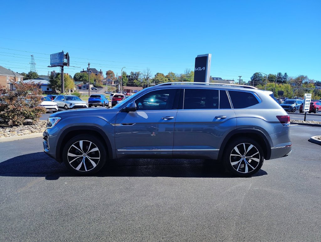 Used 2024 Volkswagen Atlas SEL Premium R-Line AWD/4WD image 3