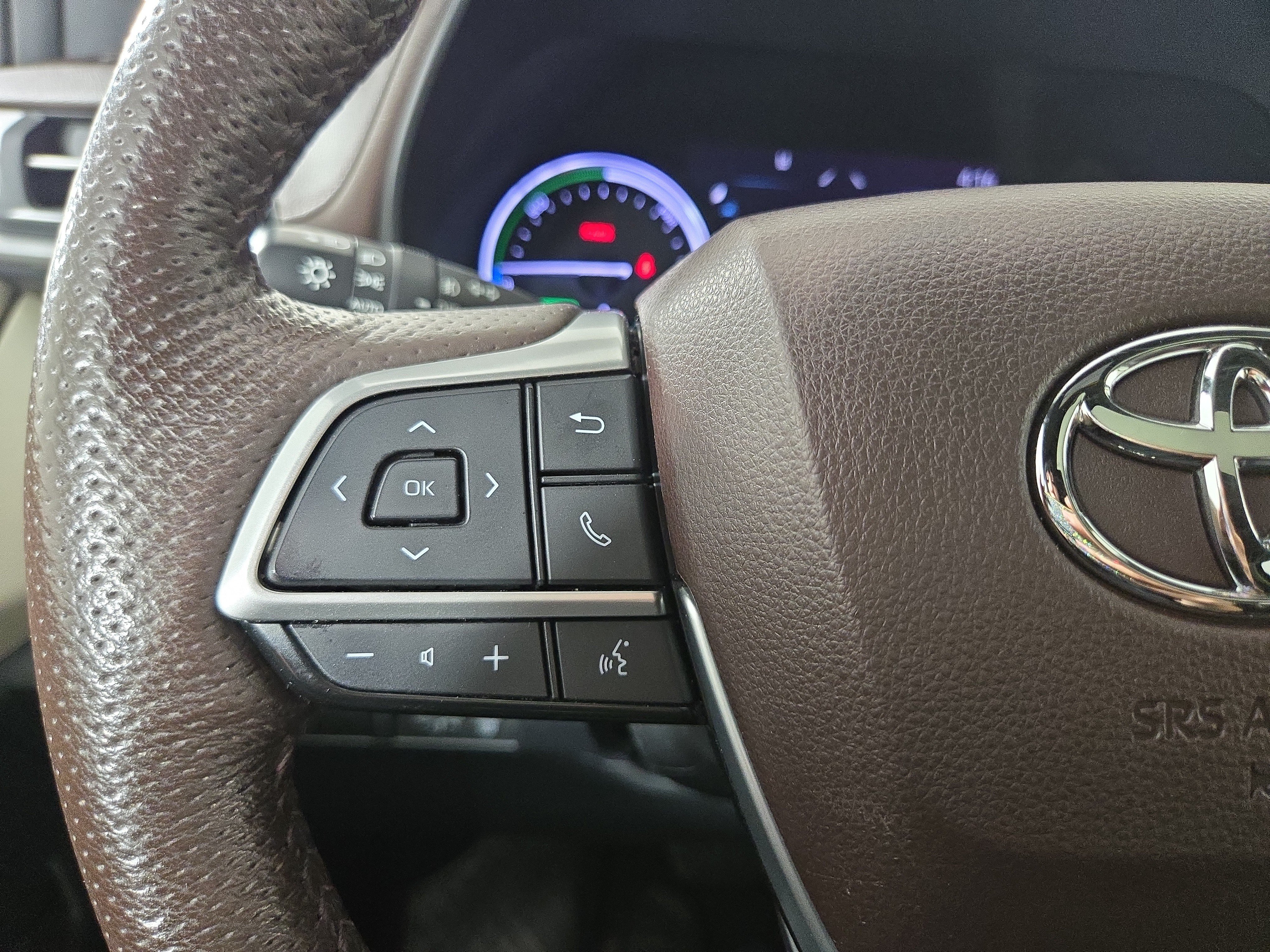 Used 2021 Toyota Sienna Platinum FWD image 17