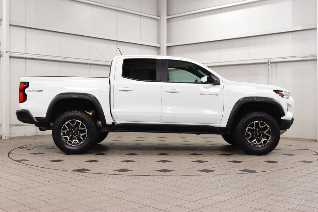 Used 2024 Chevrolet Colorado ZR2 w/ ZR2 Convenience Package III AWD/4WD image 9