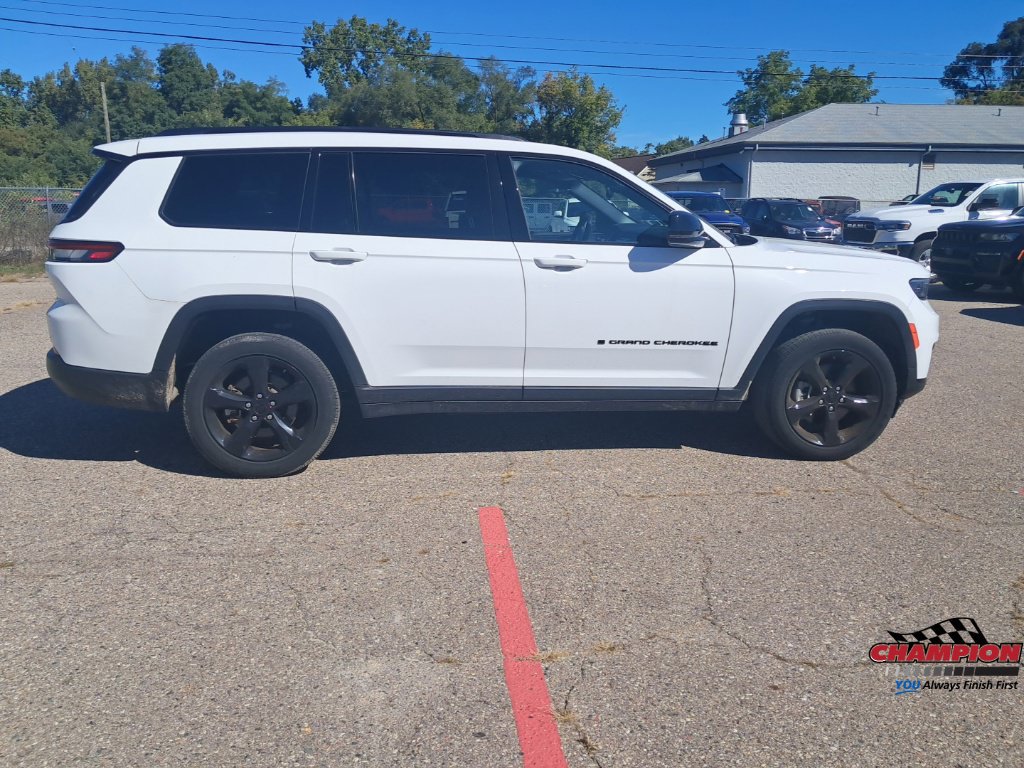 Used 2023 Jeep Grand Cherokee L Laredo AWD/4WD image 8