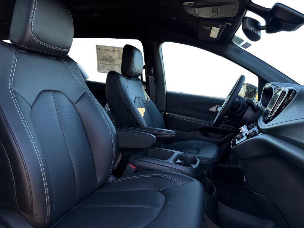 New 2026 Chrysler Pacifica Select FWD image 15
