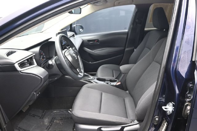 Used 2025 Toyota Corolla LE FWD image 5