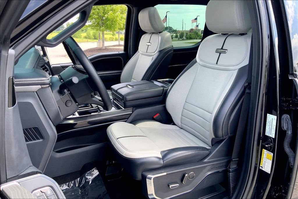 Used 2023 Ford F150 Lightning Platinum AWD/4WD image 25