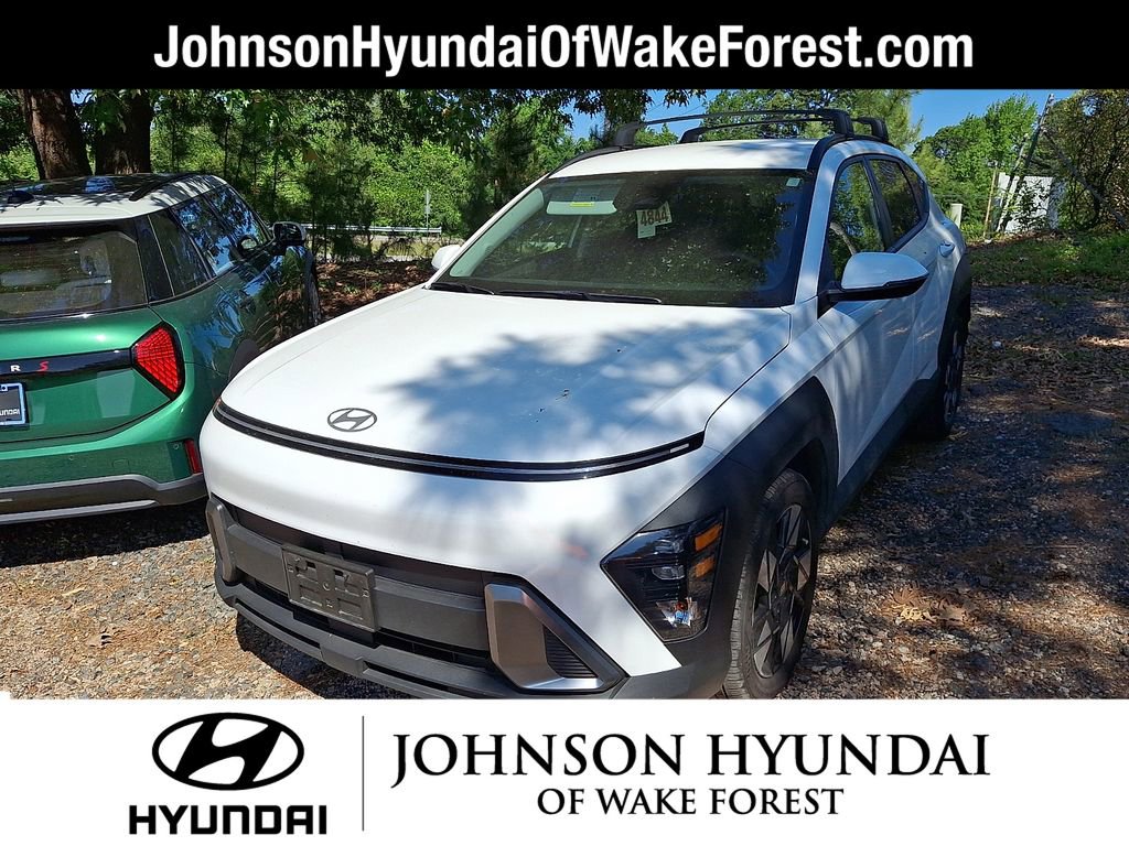 Certified 2025 Hyundai Kona SEL FWD image 2