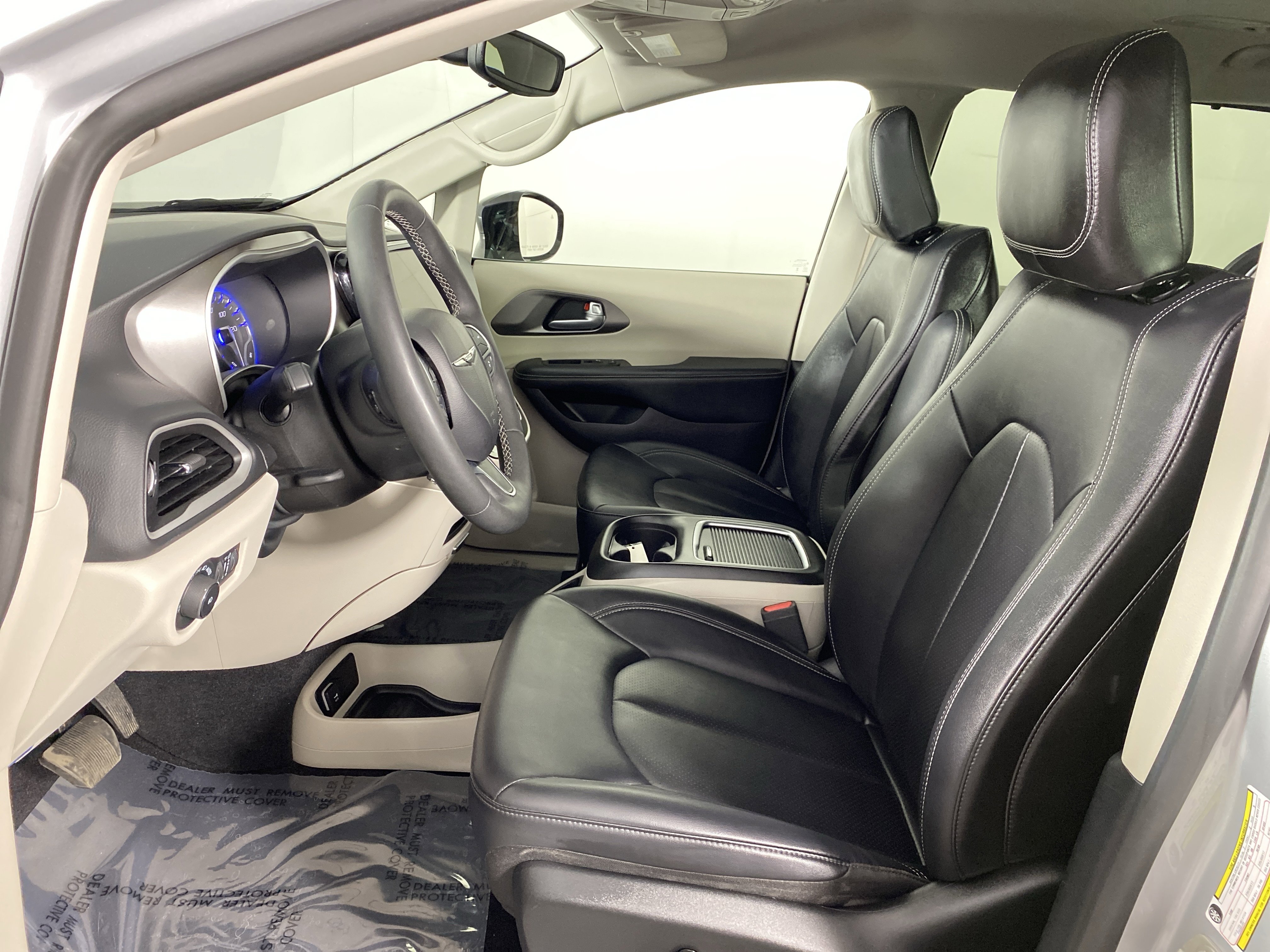 Used 2024 Chrysler Pacifica Touring-L image 15