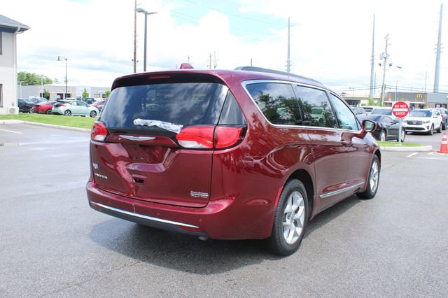 Used 2017 Chrysler Pacifica Touring-L w/ Tire & Wheel Group FWD image 41