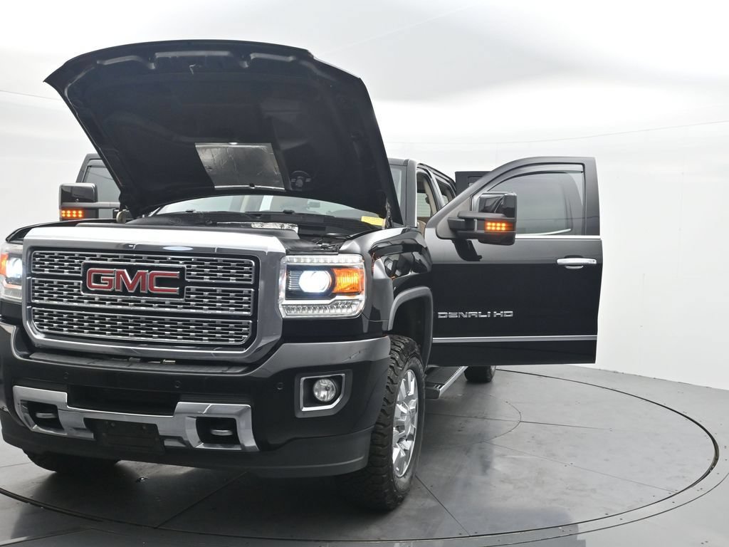 Used 2019 GMC Sierra 2500 Denali w/ Duramax Plus Package AWD/4WD image 42