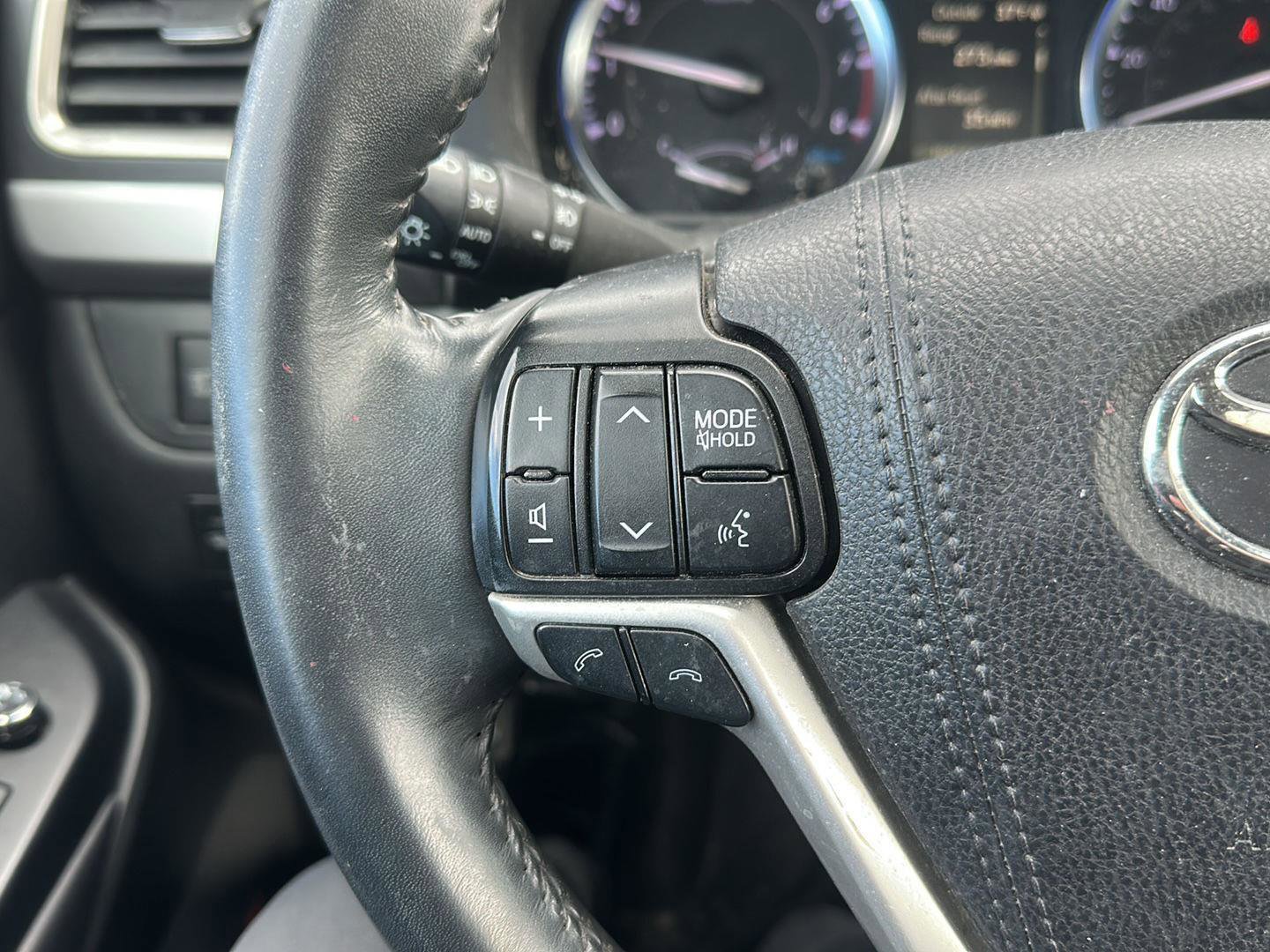 Used 2019 Toyota Highlander Limited image 17