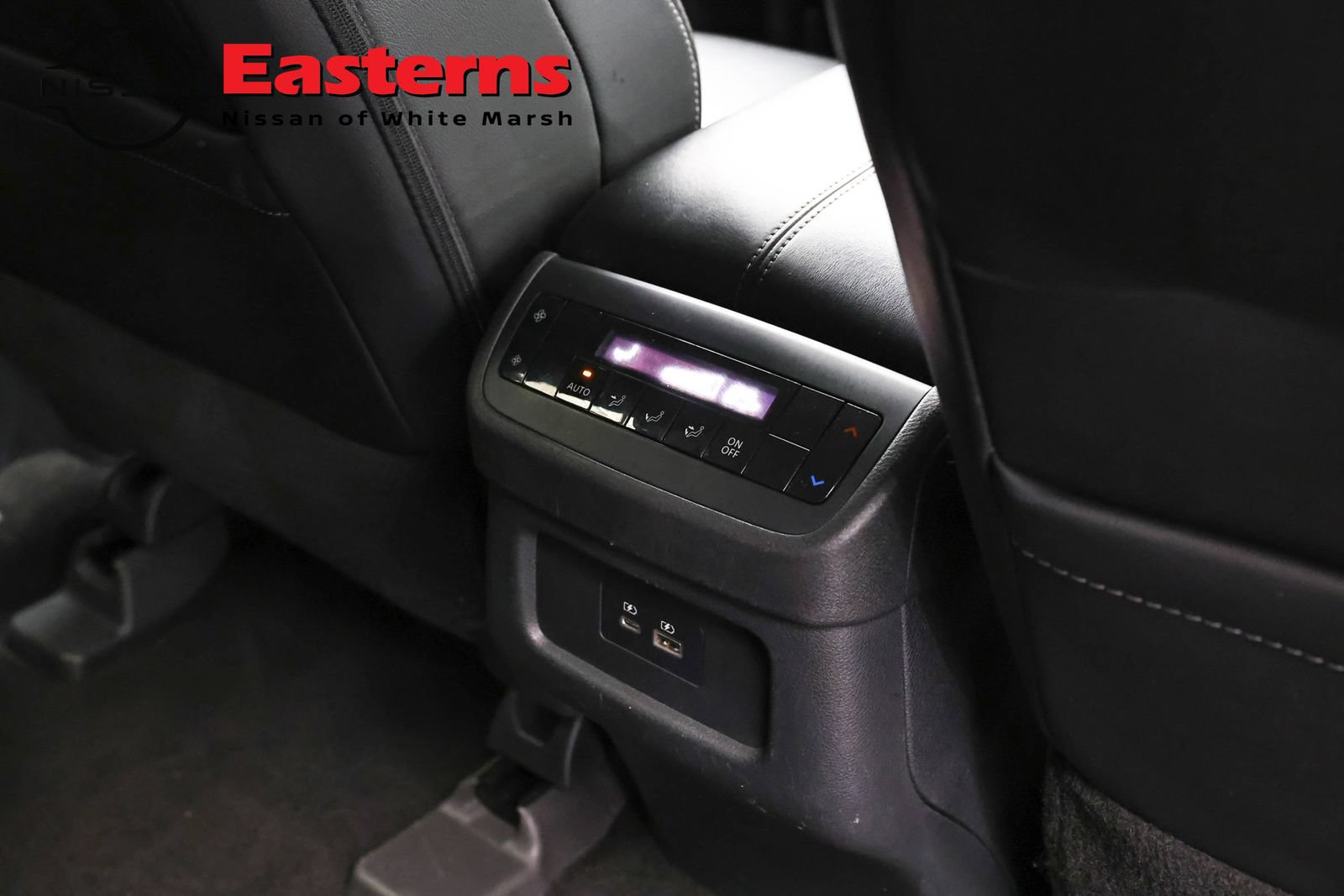 Used 2023 Nissan Pathfinder SL AWD/4WD image 23