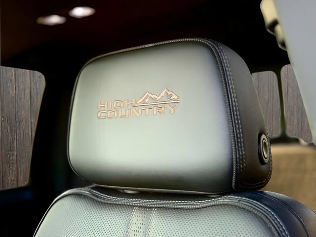 Used 2024 Chevrolet Silverado 2500 High Country w/ High Country Premium Package AWD/4WD image 14