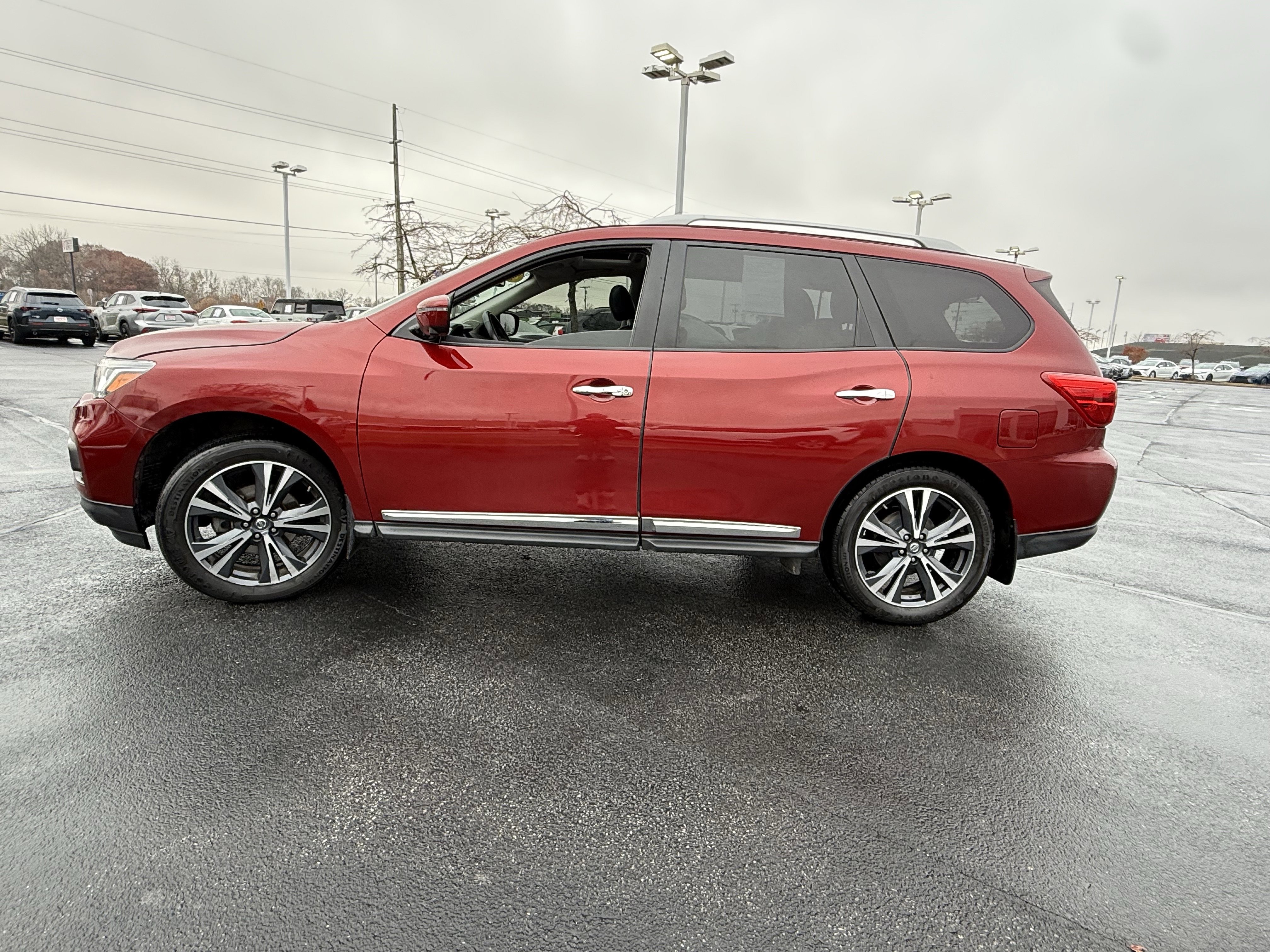 Used 2019 Nissan Pathfinder Platinum image 5