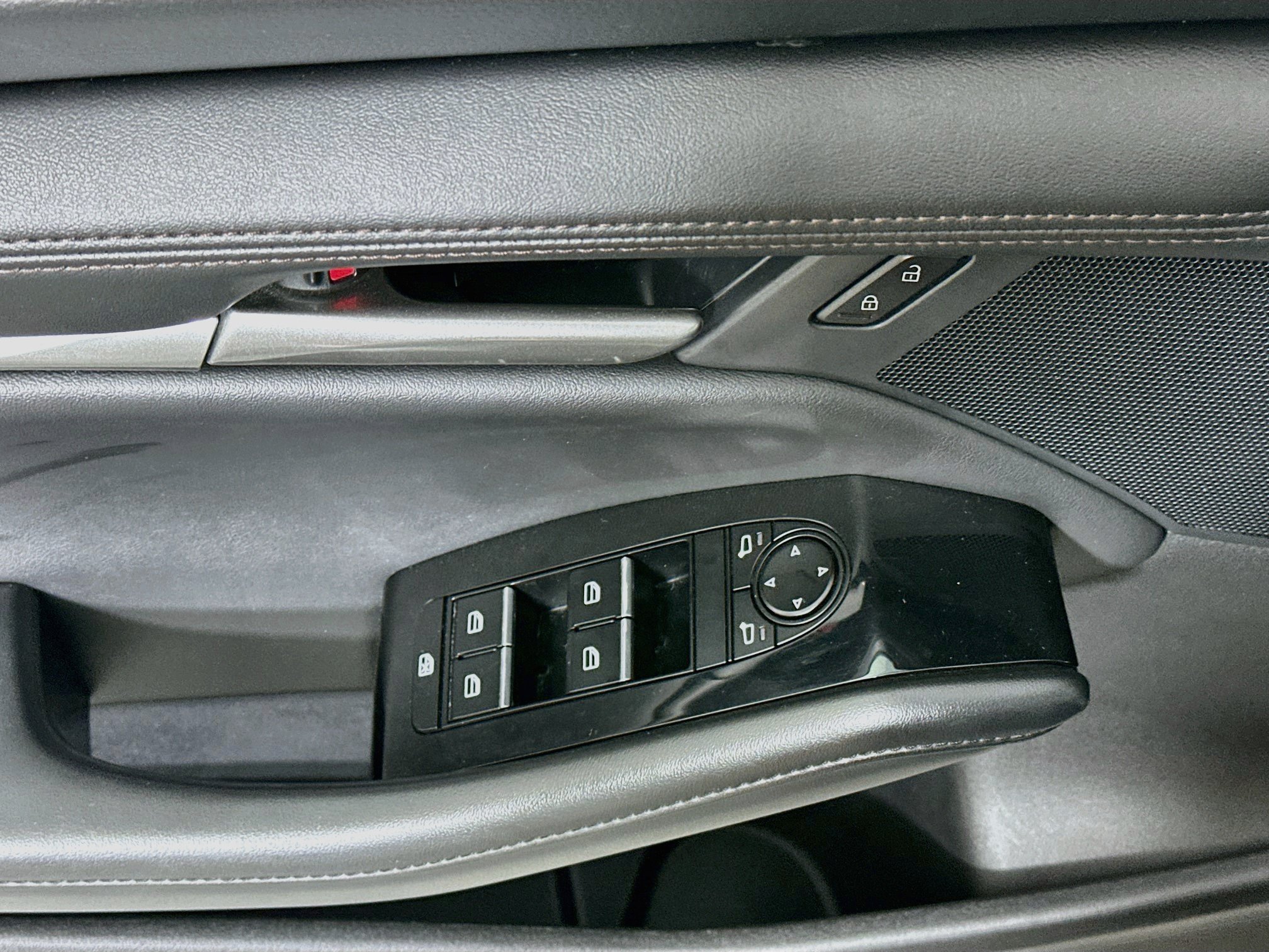Used 2024 MAZDA MAZDA3 s FWD image 15