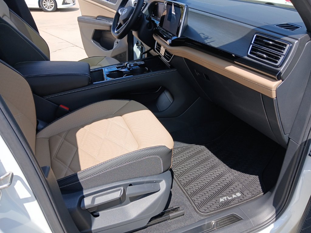 New 2026 Volkswagen Atlas Cross Sport SE FWD image 24