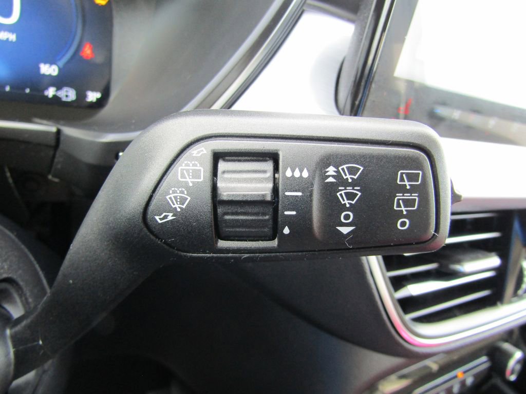 Used 2025 Ford Escape Platinum w/ Class II Trailer Tow Package image 29