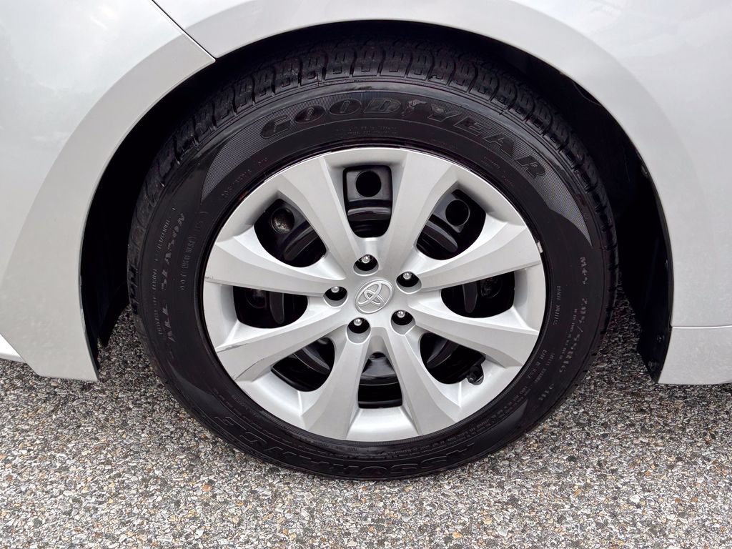 Used 2024 Toyota Corolla LE FWD image 44