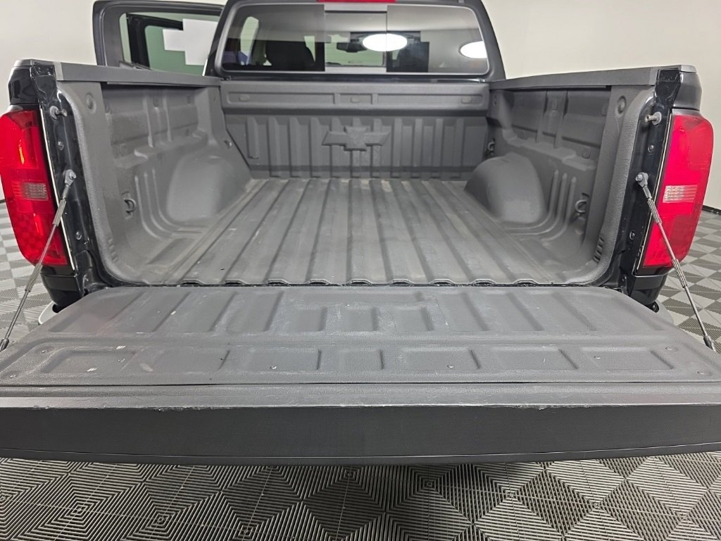 Used 2022 Chevrolet Colorado Z71 w/ Z71 Midnight Edition image 31