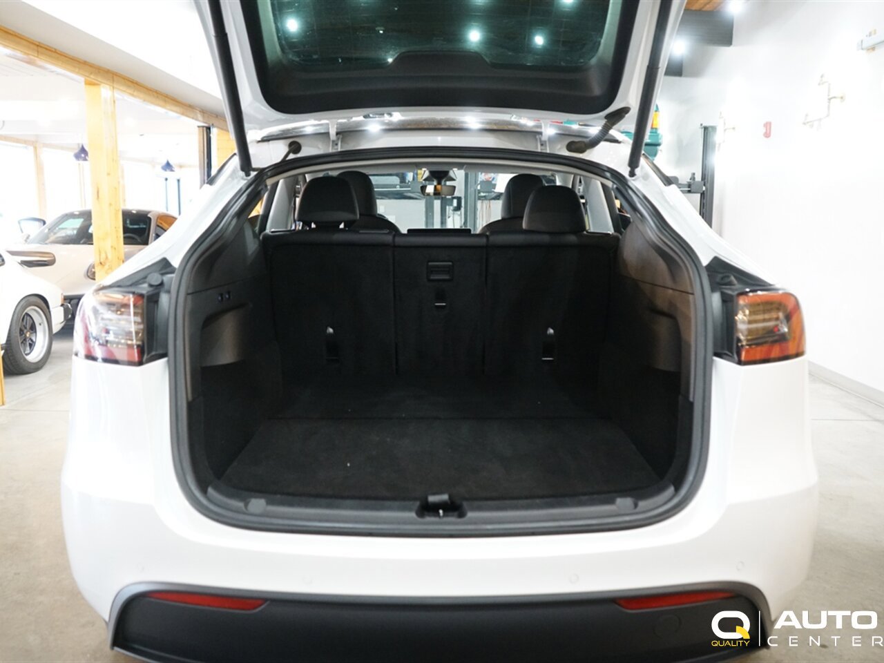 Used 2022 Tesla Model Y Long Range AWD/4WD image 11