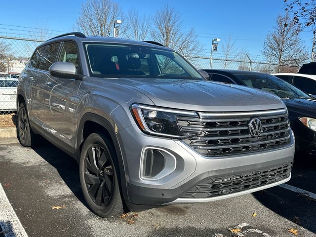 Used 2026 Volkswagen Atlas SE FWD image 1