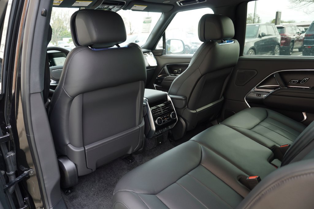 New 2026 Land Rover Range Rover Long Wheelbase SE AWD/4WD image 34