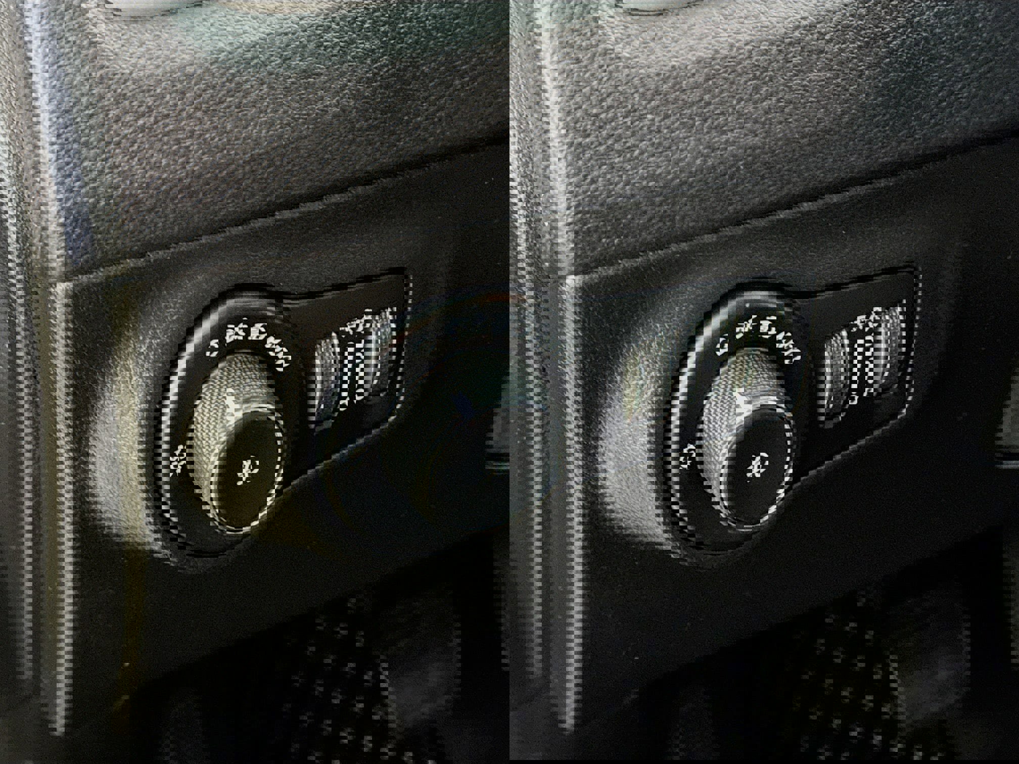 Used 2019 Jeep Compass Latitude w/ Cold Weather Group image 12