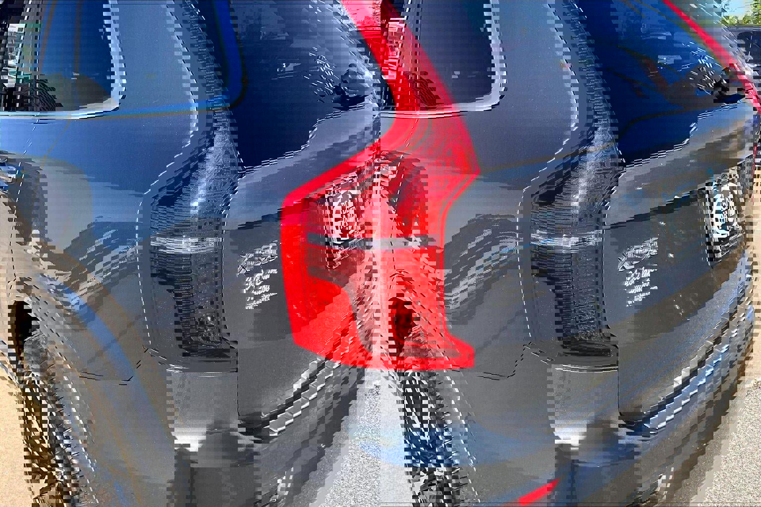 Used 2018 Volvo XC90 T6 Momentum w/ Convenience Package image 23