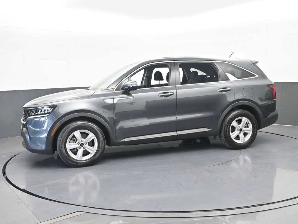 Used 2023 Kia Sorento LX FWD image 2