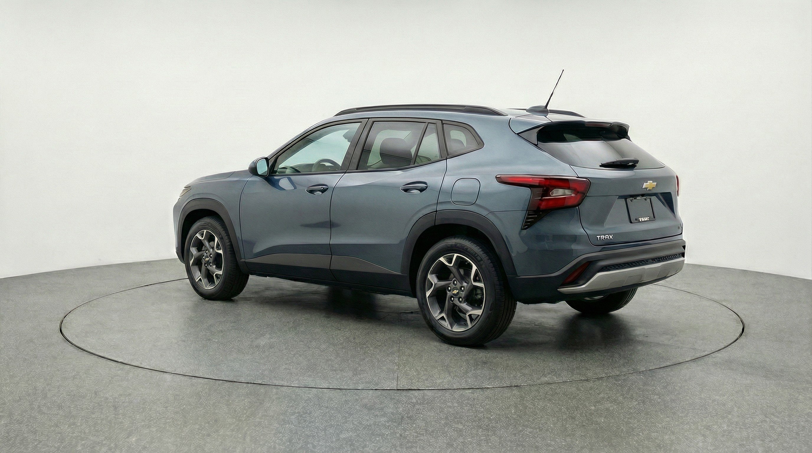 Used 2025 Chevrolet Trax LT w/ LT Convenience Package image 6