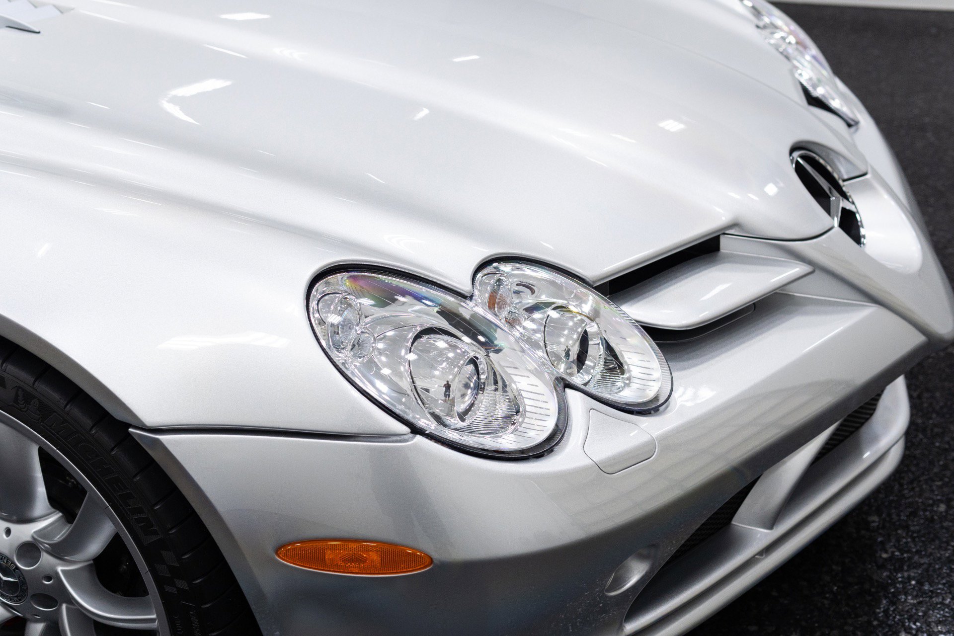 Used 2009 Mercedes-Benz SLR image 32