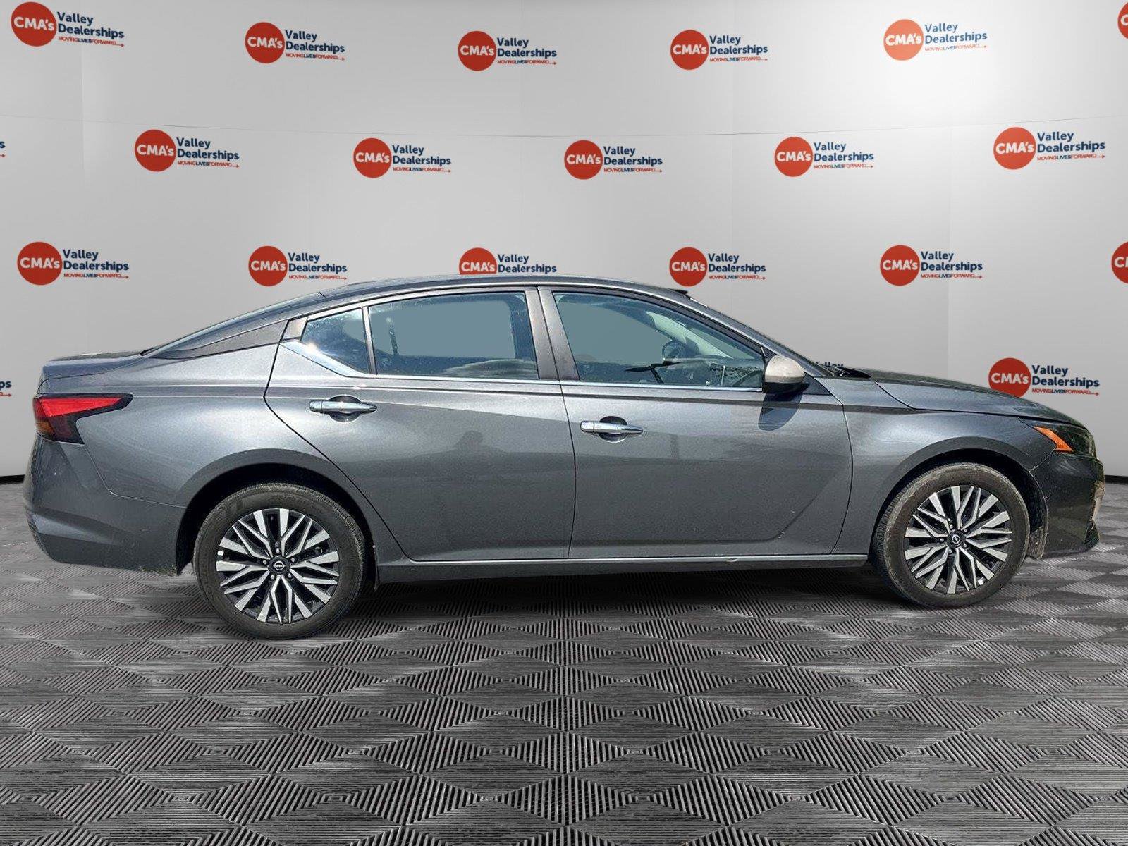 Used 2025 Nissan Altima 2.5 SV AWD/4WD image 6