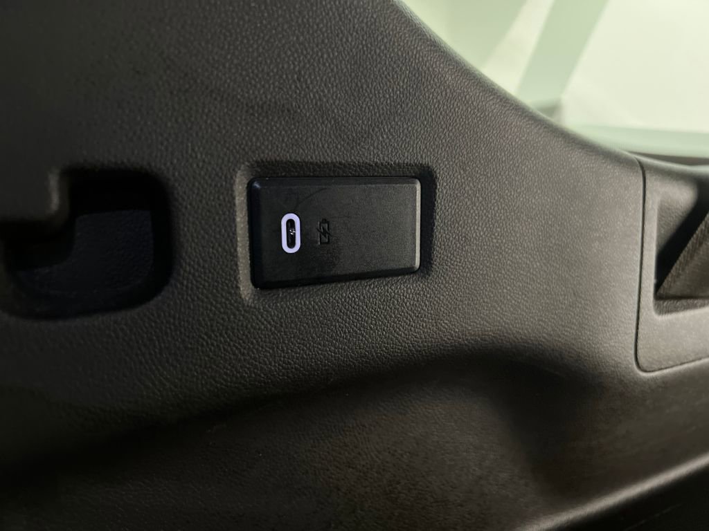 Used 2021 Chevrolet Suburban Z71 w/ Z71 Off-Road Package image 32