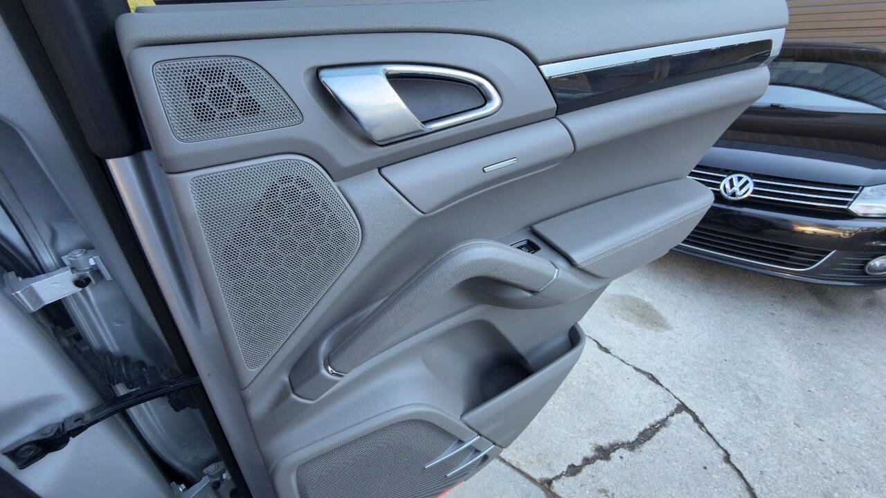 Used 2011 Porsche Cayenne S image 44