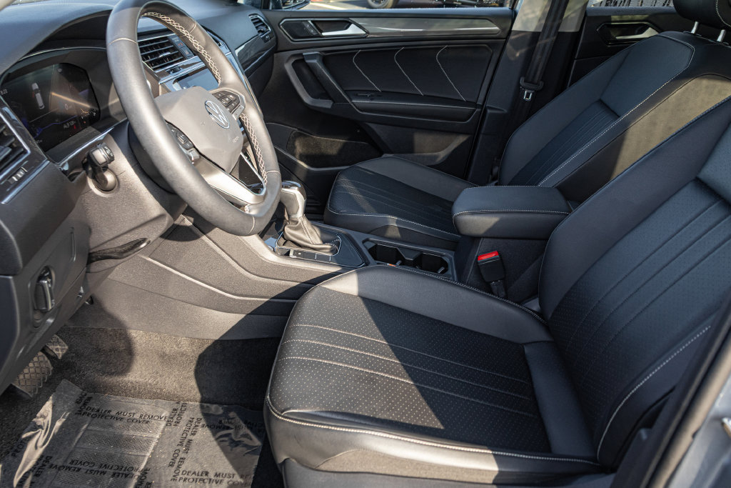 Certified 2023 Volkswagen Tiguan SE w/ Panoramic Sunroof Package FWD image 14