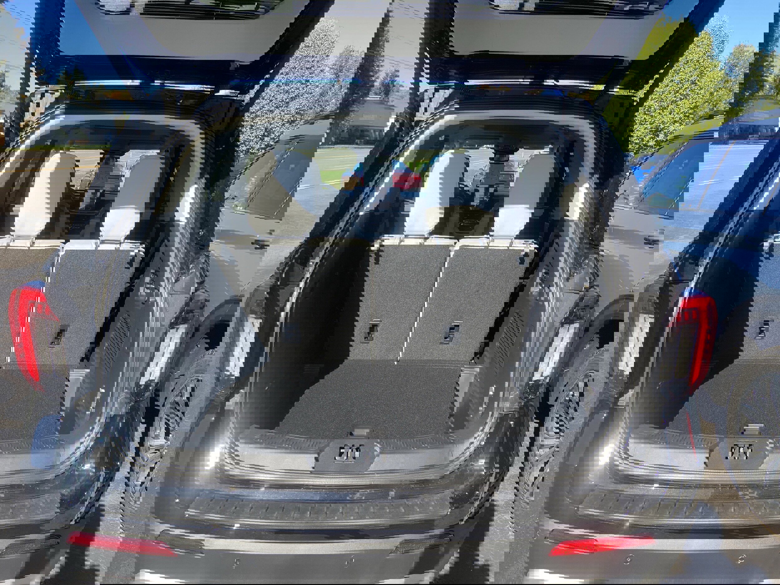 New 2025 Ford Explorer Platinum w/ LUX Leather Package image 12