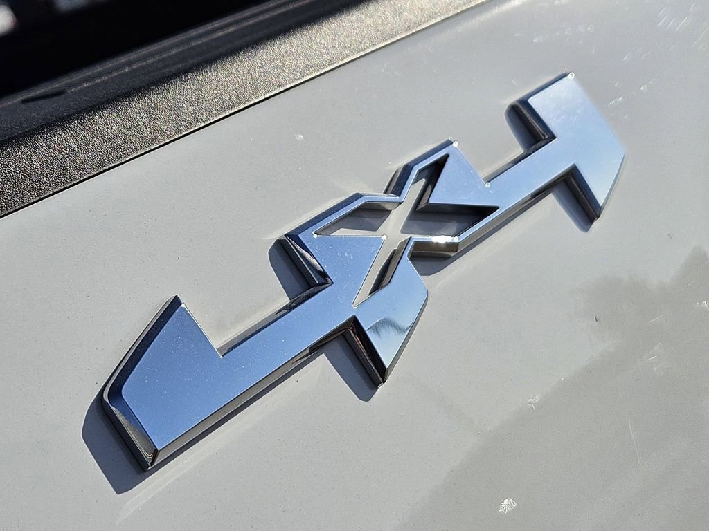 Used 2024 GMC Sierra 2500 SLT w/ SLT Premium Package image 16