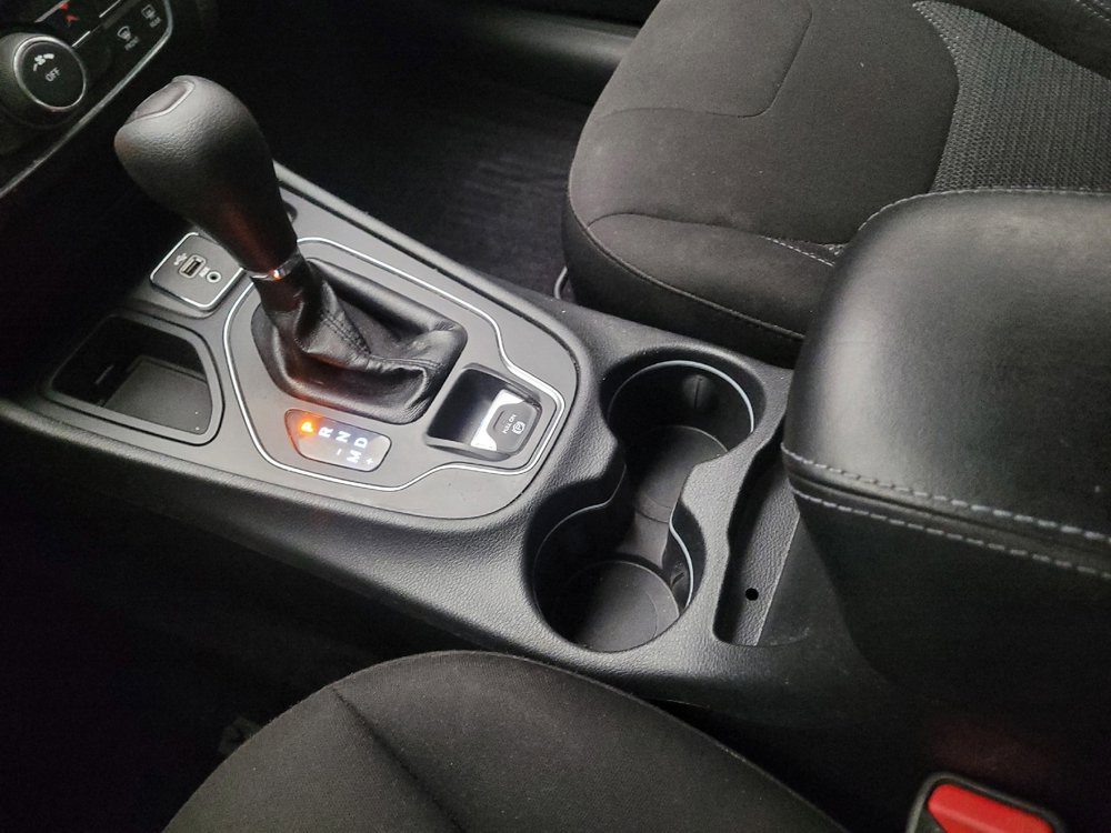 Used 2019 Jeep Cherokee Latitude w/ Popular Appearance Group FWD image 26