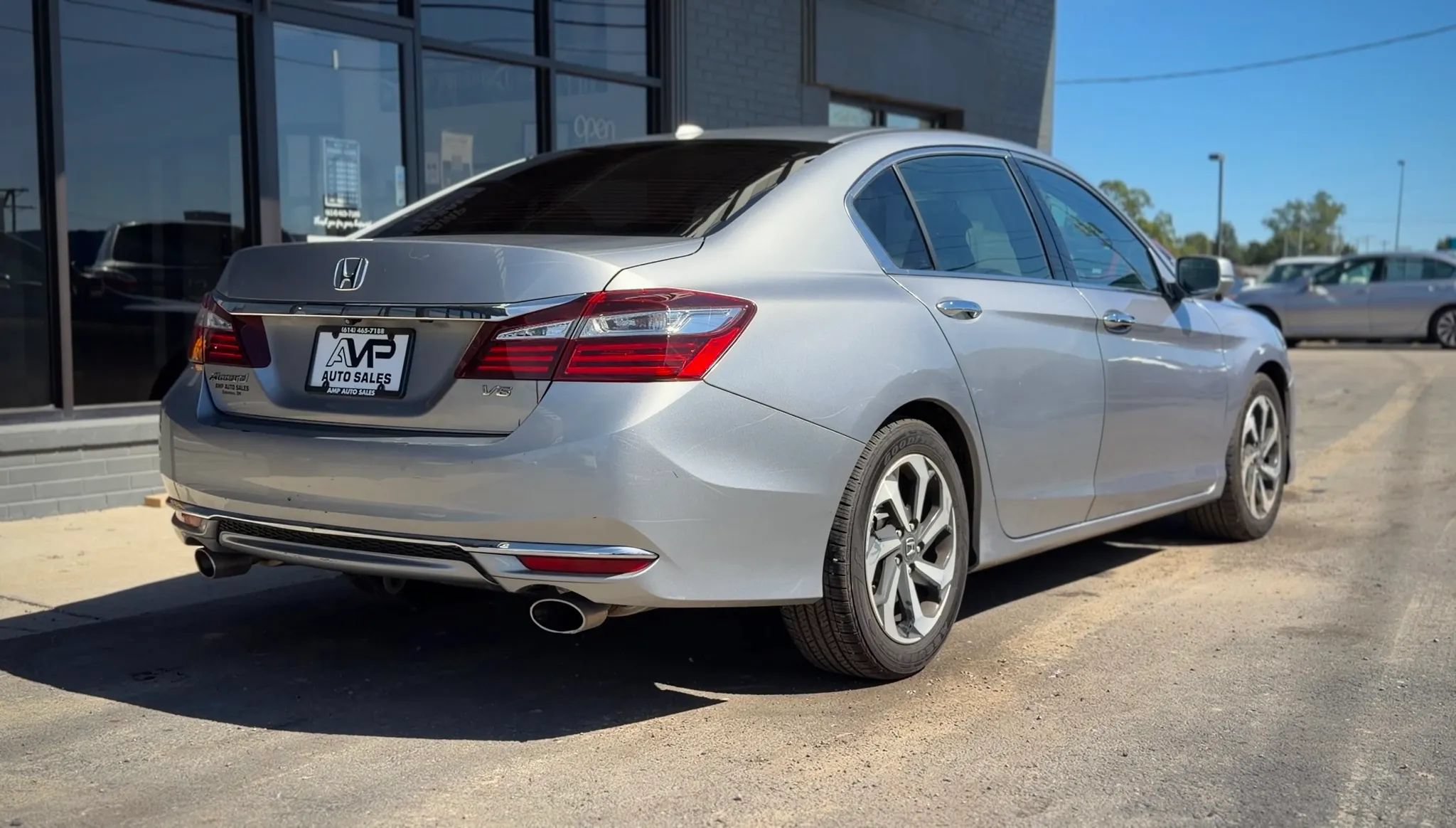 Used 2017 Honda Accord EX-L image 2