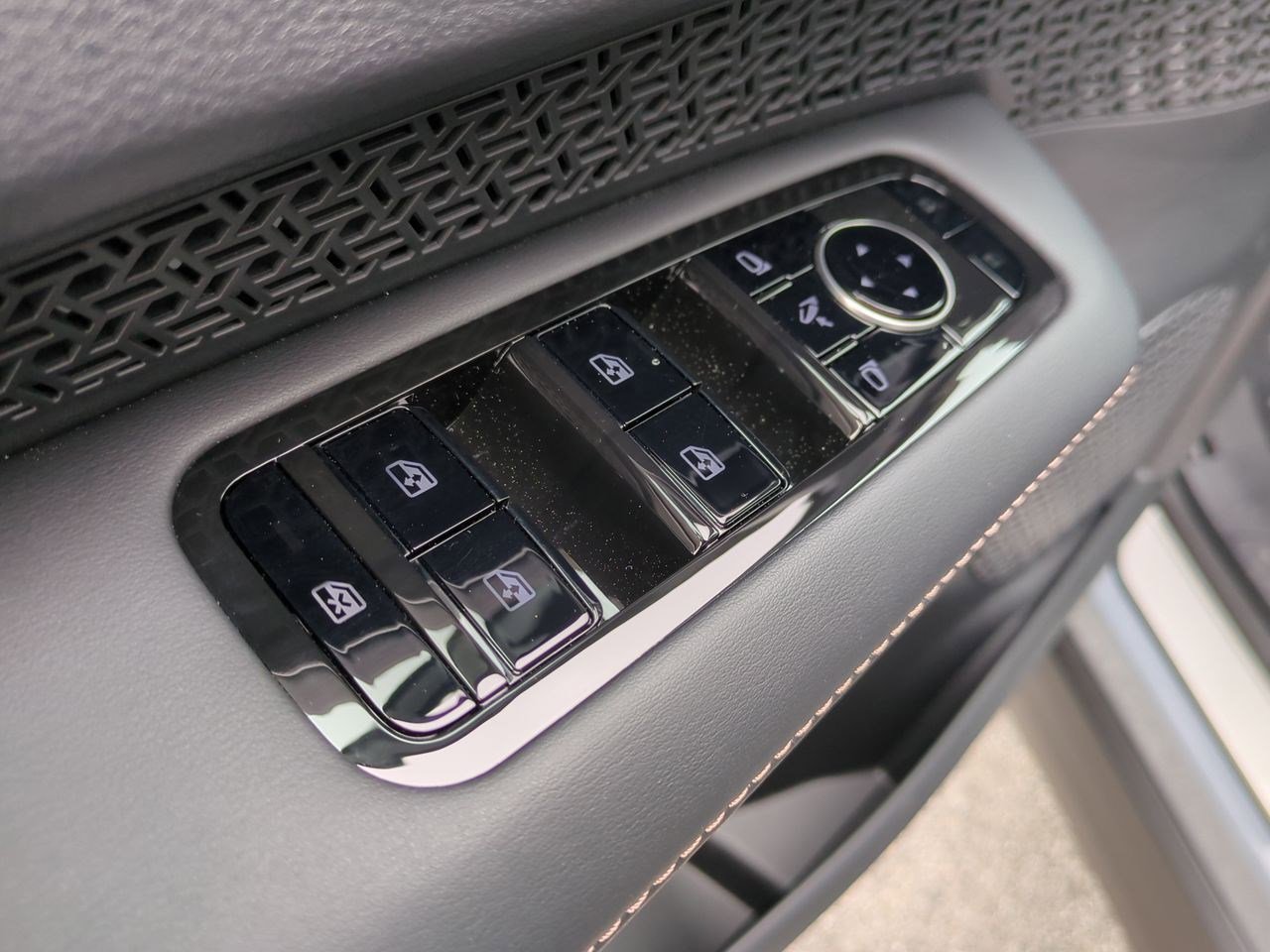 New 2024 Nissan Ariya AWD image 13