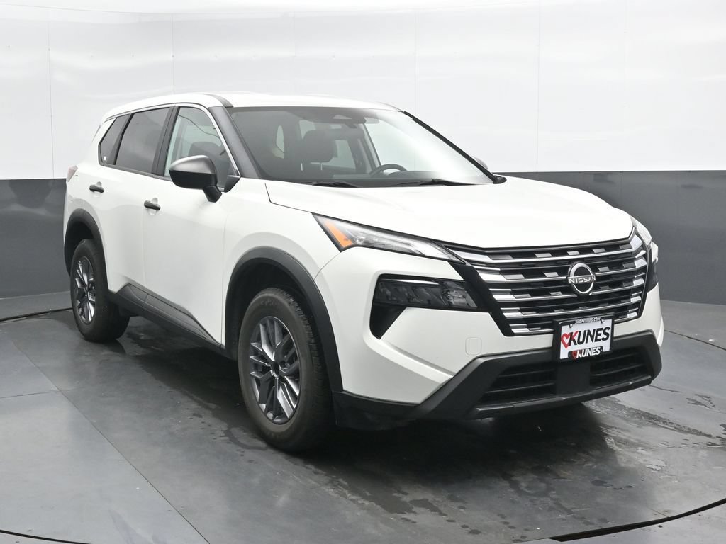 Used 2024 Nissan Rogue S AWD/4WD image 5