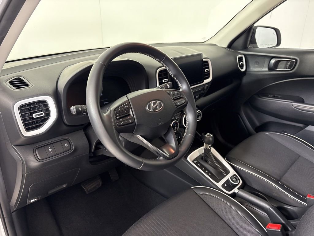 Used 2023 Hyundai Venue Limited w/ Cargo Package image 15