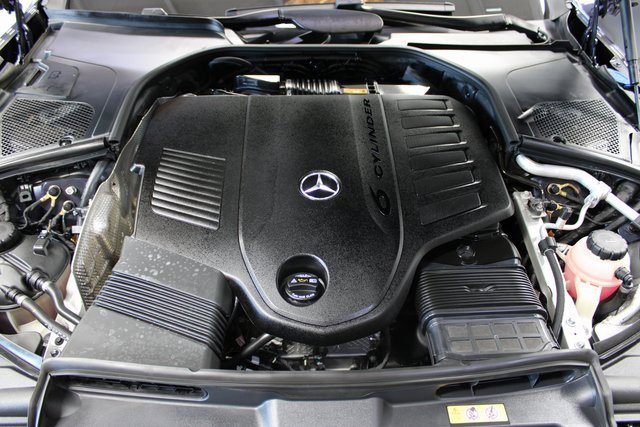 Used 2022 Mercedes-Benz S 500 4MATIC w/ 3D Technology Package image 32