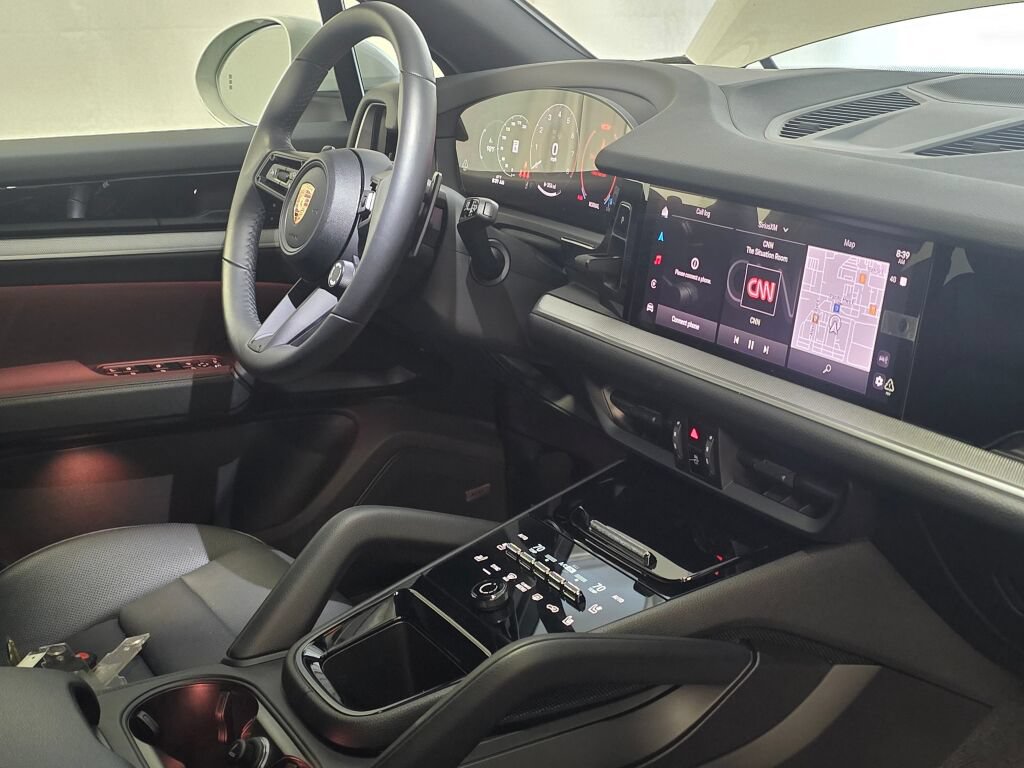 Certified 2025 Porsche Cayenne S AWD/4WD image 29