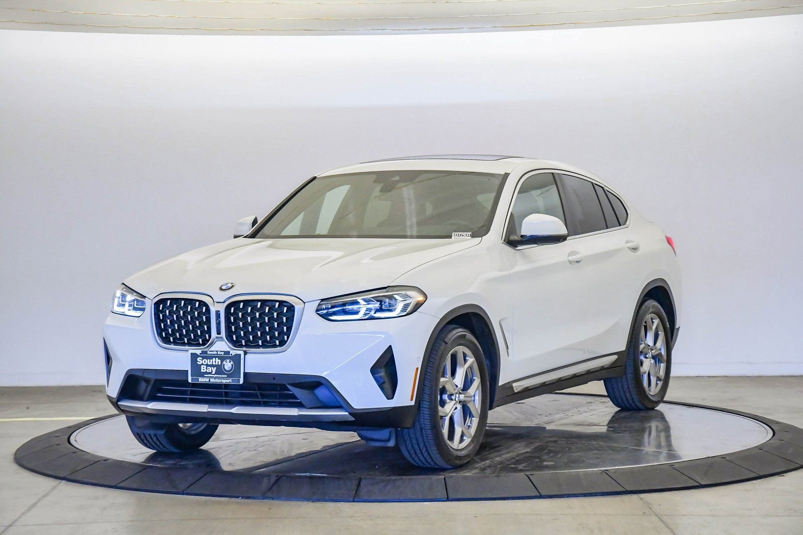 Certified 2023 BMW X4 xDrive30i w/ Premium Package image 1
