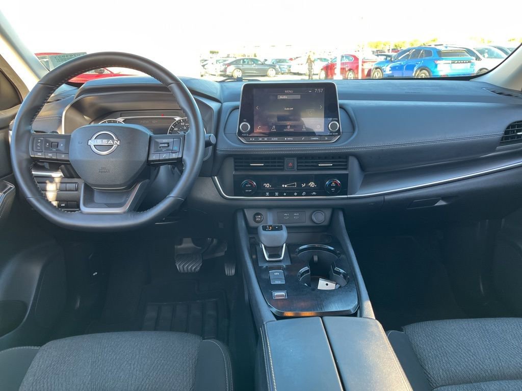 Used 2025 Nissan Rogue SV image 13