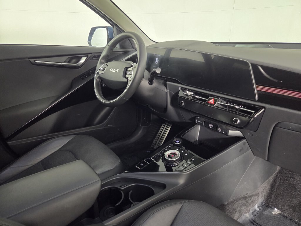 Used 2023 Kia Niro SX Touring FWD image 33