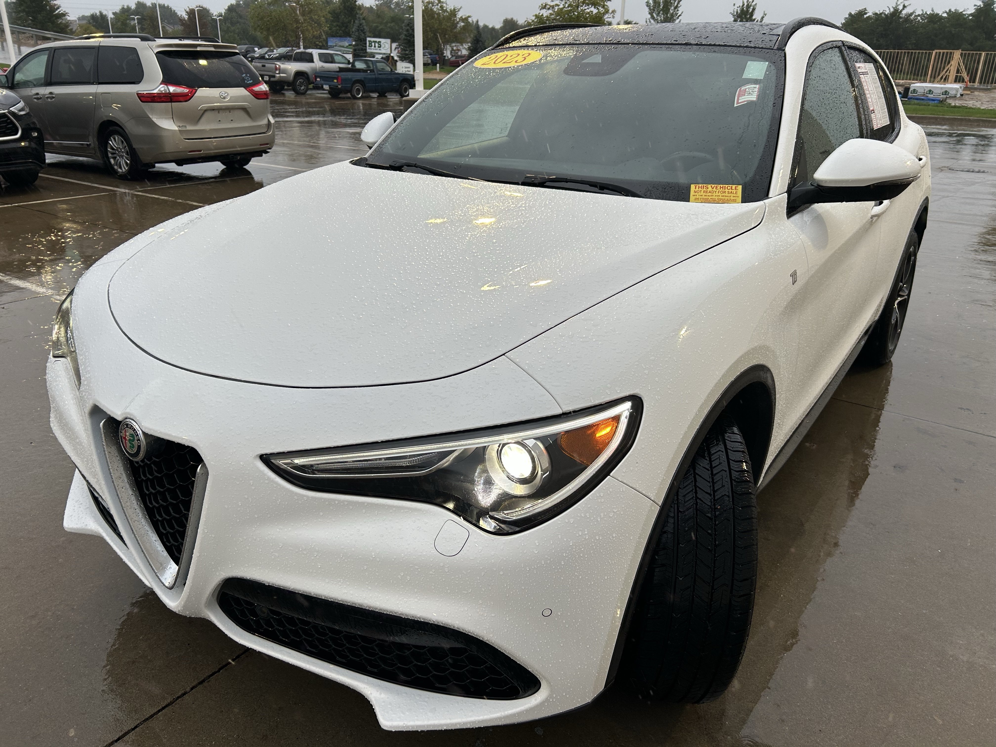 Used 2023 Alfa Romeo Stelvio Ti AWD/4WD image 3