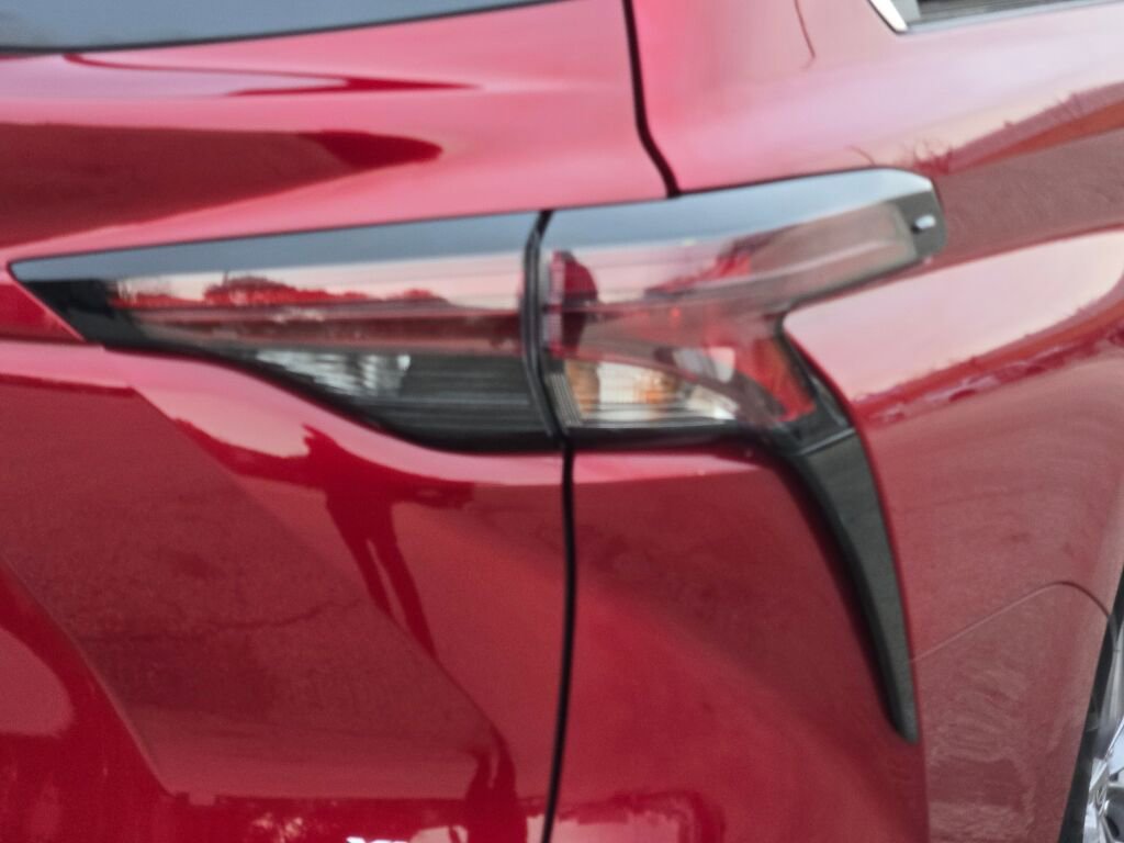 Used 2023 Toyota Sienna XLE image 13