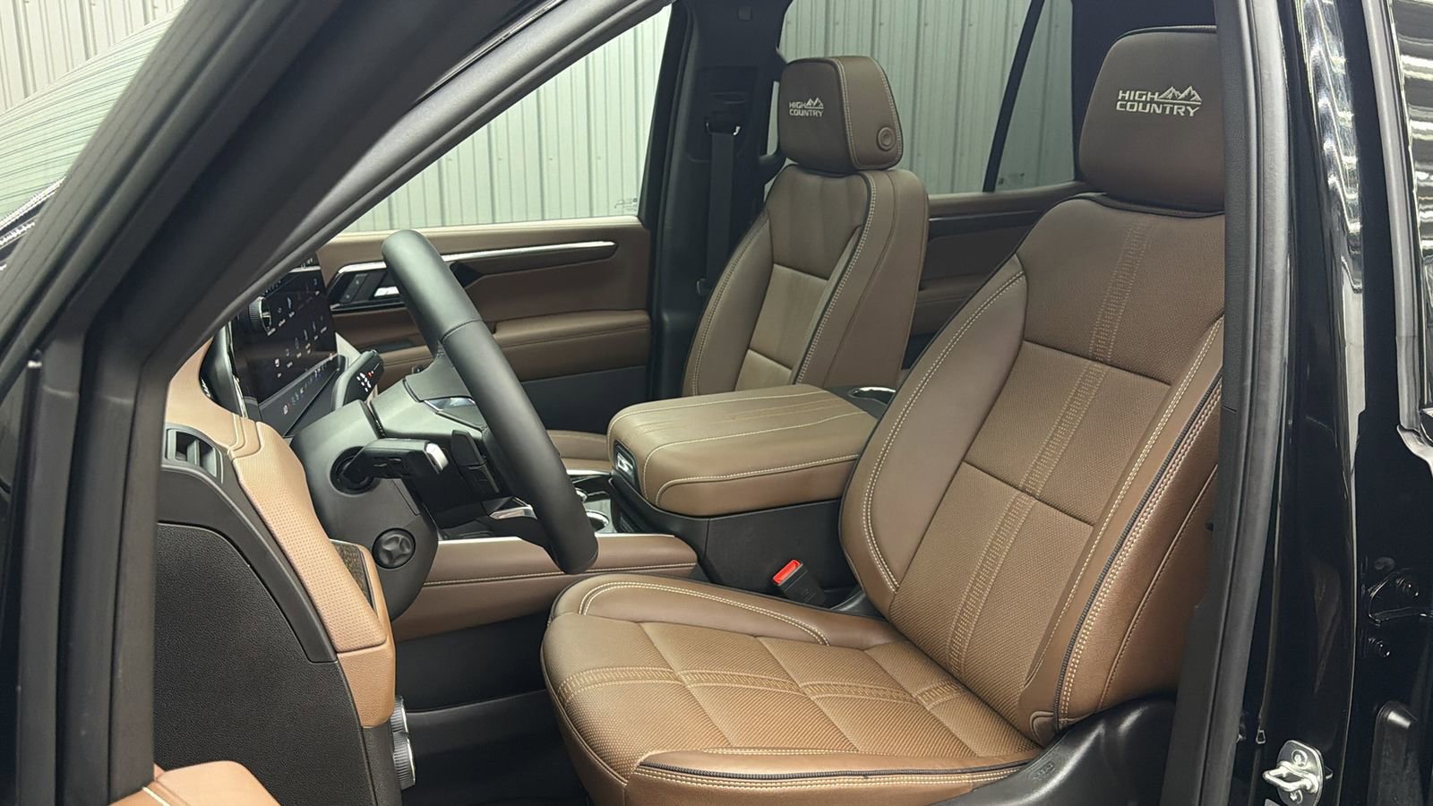 Used 2025 Chevrolet Tahoe High Country AWD/4WD image 31
