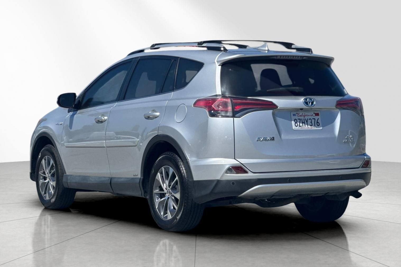 Used 2016 Toyota RAV4 XLE w/ Convenience Package AWD/4WD image 6